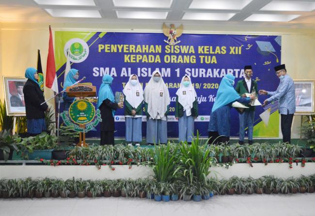 PENYERAHAN SISWA XII SECARA VIRTUAL